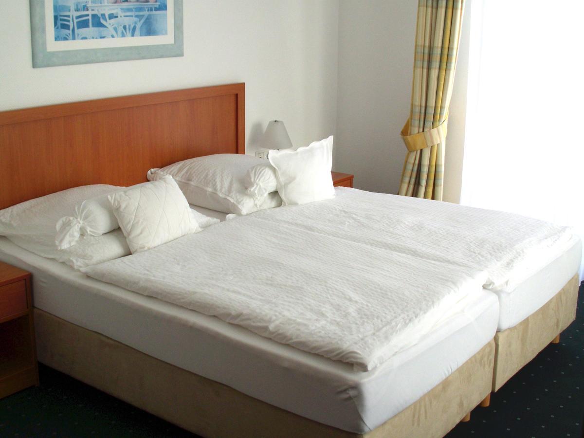 Haus Koebesine Hotel ยูอิสท์ ภายนอก รูปภาพ